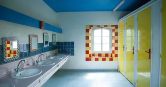 Manoir de "La Grand'Cour" et sa ferme pédagogique Manoir de "La Grand'Cour" et sa ferme pédagogique