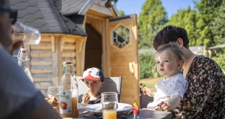kota-finlandais-clos-du-marais-petit-dejeuner-famille