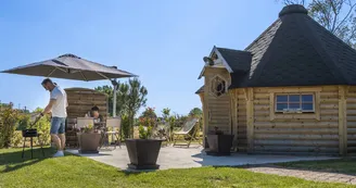 kota-finlandais-clos-du-marais-chemille-barbecue-famille