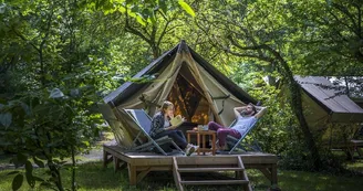 tente-equipee-camping-coulvee-chemille-cea