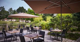 Terrasse restaurant-la-pommeraye-mauges-sur-loire-anjou Terrasse restaurant-la-pommeraye-mauges-sur-loire-anjou