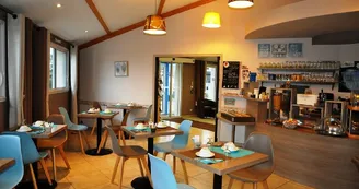 salle-petit-déjeuner-brit-azur-hotel-saint-andré-de-la-marche-angers-nantes-anjo