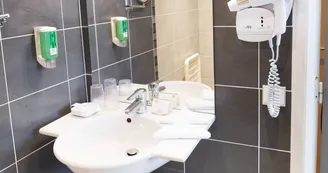 Salle de bain chambre PMR - Salle de Bain Chambre PMR Confort n°01 côté cour_2