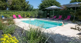 Hôtel La Croix Blanche Fontevraud - Piscine extérieure chauffée et jardin_16 Hôtel La Croix Blanche Fontevraud - Piscine extérieure chauffée et jardin_16
