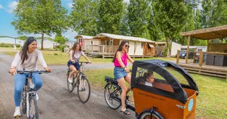 camping-la-promenade-montjean-sur-loire-msl-velo-lav-famille-©D.Drouet (17) camping-la-promenade-montjean-sur-loire-msl-velo-lav-famille-©D.Drouet (17)