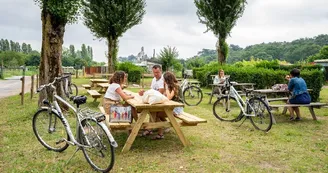 espace-pique-nique-camping-promenade-msl-montjean-loire-osezmauges-anjou-Loire-à-Vélo espace-pique-nique-camping-promenade-msl-montjean-loire-osezmauges-anjou-Loire-à-Vélo