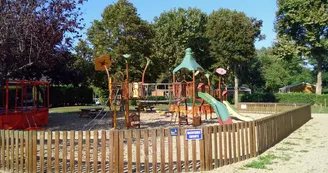 Aire de jeux enfants - Camping paradis Les Nobis d'Anjou_9 Aire de jeux enfants - Camping paradis Les Nobis d'Anjou_9