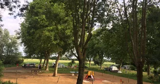 Aire de jeux et terrain de pétanque Aire de jeux et terrain de pétanque