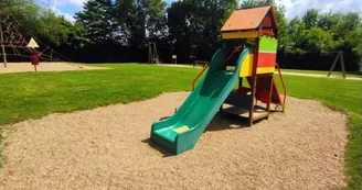 Aire de jeux face au camping Aire de jeux face au camping