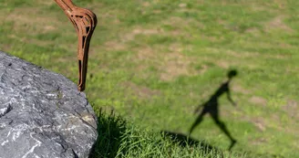 loire-velo-sculptures-marcheuse-mauges-sur-loire-anjou