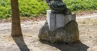 loire-velo-sculpture-souris-verte-donnot-mauges-sur-loire-anjou