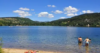 Le Lac d'Issarlès Le Lac d'Issarlès