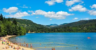 Le Lac d'Issarlès Le Lac d'Issarlès