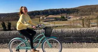 Location de vélos classiques et électriques avec Balazuc Loisirs
