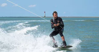 Wakeboard et wakesurf, sensation glisse avec Ré Glisse