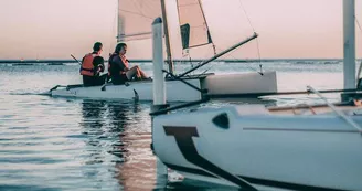 Cours de catamarans et de planche à voile ado/adultes/famille par Ile de Ré Voile à Saint-Martin