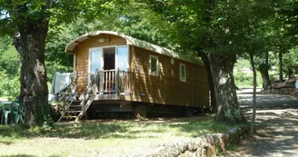 Roulotte au camping les Cruses