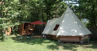 Camping La Châtaigneraie - Le Tipi