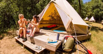 Nuit en tente cosy 6 places au bivouac de Gaud