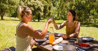 Nuit en tente cosy 6 places au bivouac de Gaud