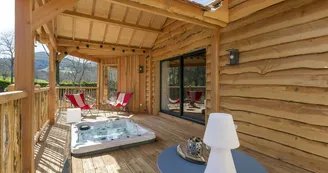 Domaine des Cabanes Suspendues  : cabane SPA Laurier