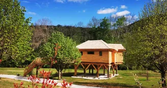 Domaine des Cabanes Suspendues  : cabane SPA Laurier