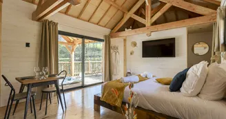 Domaine des Cabanes Suspendues : cabane SPA Verveine