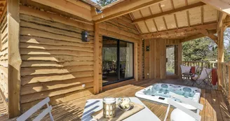 Domaine des Cabanes Suspendues : cabane SPA Verveine