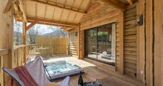 Domaine des Cabanes Suspendues : cabane SPA Verveine