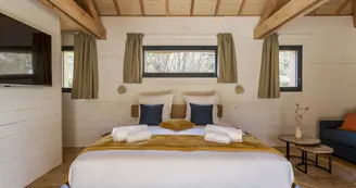 Domaine des Cabanes Suspendues : cabane SPA Verveine