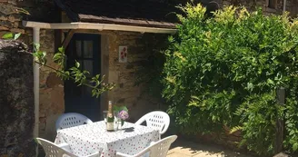 Le Petit Manoir de Malbernat : Poppy Le Petit Manoir de Malbernat : Poppy