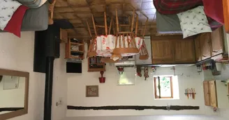 Le Petit Manoir de Malbernat : Poppy Le Petit Manoir de Malbernat : Poppy