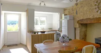 Gîte Bouriane - Salle à Manger & Cuisine Gîte Bouriane - Salle à Manger & Cuisine