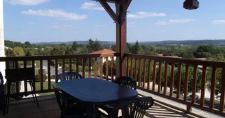 terrasse avec vue sur la Vallée l'encorbelle douzillac terrasse avec vue sur la Vallée l'encorbelle douzillac