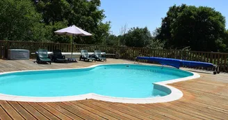moutiers-sous-argenton-gite-domaine-angelou-piscine