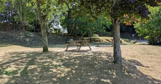 espace pique nique étang du Cheix espace pique nique étang du Cheix