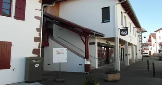 Musée du Camp Romain Usakoa - Entrée Mairie - Saint Jean le Vieux