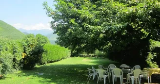 Gîte de groupe Izarda - Grand jardin clos avec vue