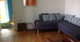Le coin salon de la chambre