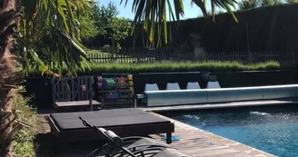 Gîte-Le-Guinot-piscine-transat1