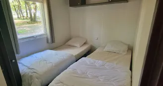 Chambre 2 avec lits simples - Mobil-home 6 personnes - 4_3 Chambre 2 avec lits simples - Mobil-home 6 personnes - 4_3