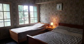 une chambre pour 3 personnes une chambre pour 3 personnes