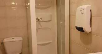 gite-batcock-douzillac-salle d'eau gite-batcock-douzillac-salle d'eau