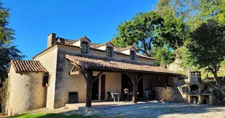 la terrasse couverte pour des repas conviviaux