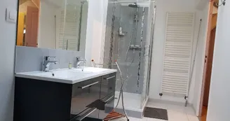 Ch. Les myosotis salle de douche Ch. Les myosotis salle de douche