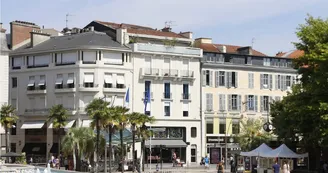 Place Clemenceau - Pau - côté commerces Place Clemenceau - Pau - côté commerces