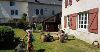 Jardin-barbecue gîte Chaneü