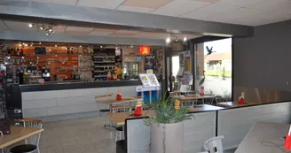 Salle de bar - Au petit Pari