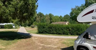 10-aube-marcilly-le-hayer-aire-campingcarpark-aire.jpg