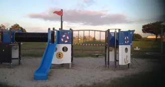 Bréhal_Camping de la Vanlée_aire de jeux